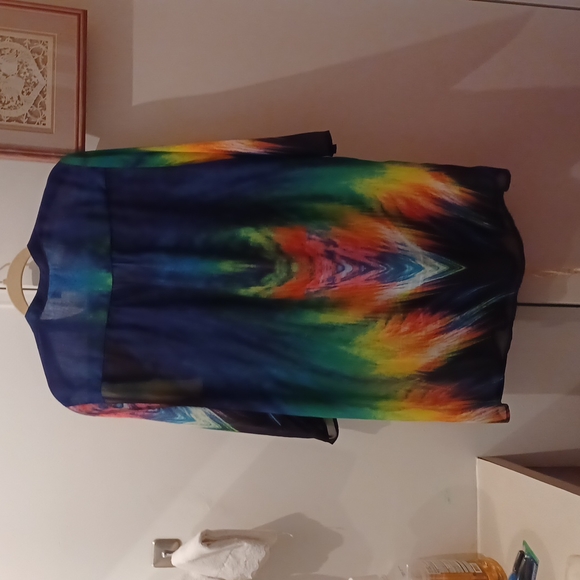 Woman's Top - Picture 4 of 4